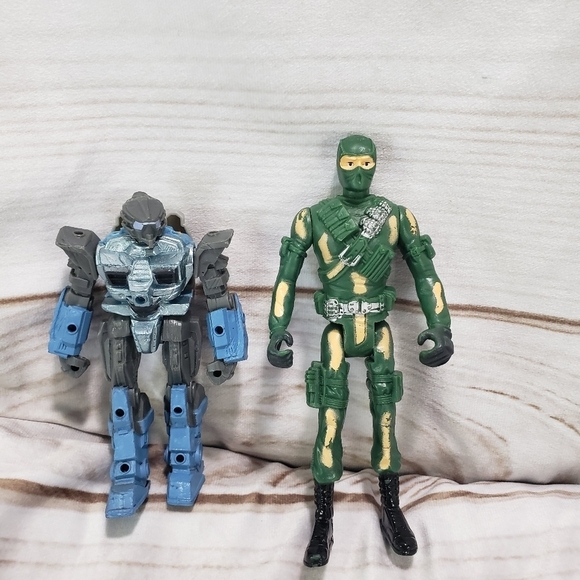 Military Man & Final Faction Robot Action Figures 6 Inch 4.5 Inch Greenbrier - Picture 1 of 7